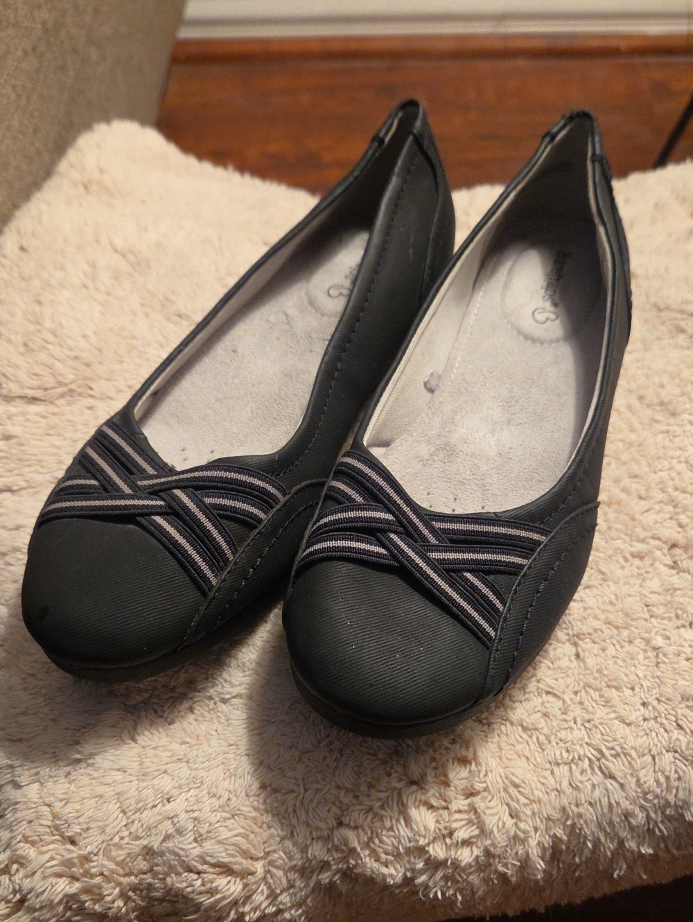 Baretraps Women’s Black Elastic-Cross Ballet Flats
